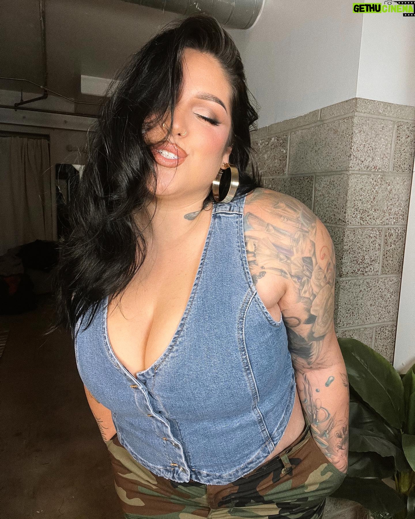Nicole Faulkner Instagram - Always better, never bitter. @fashionnovacurve