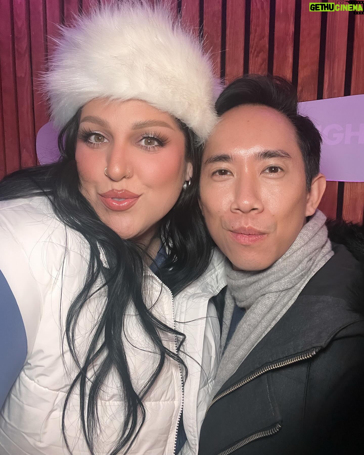 Nicole Faulkner Instagram - #elfskin pop-up in NYC yesterday ❄️ ⛷️ 💧 @elfcosmetics
