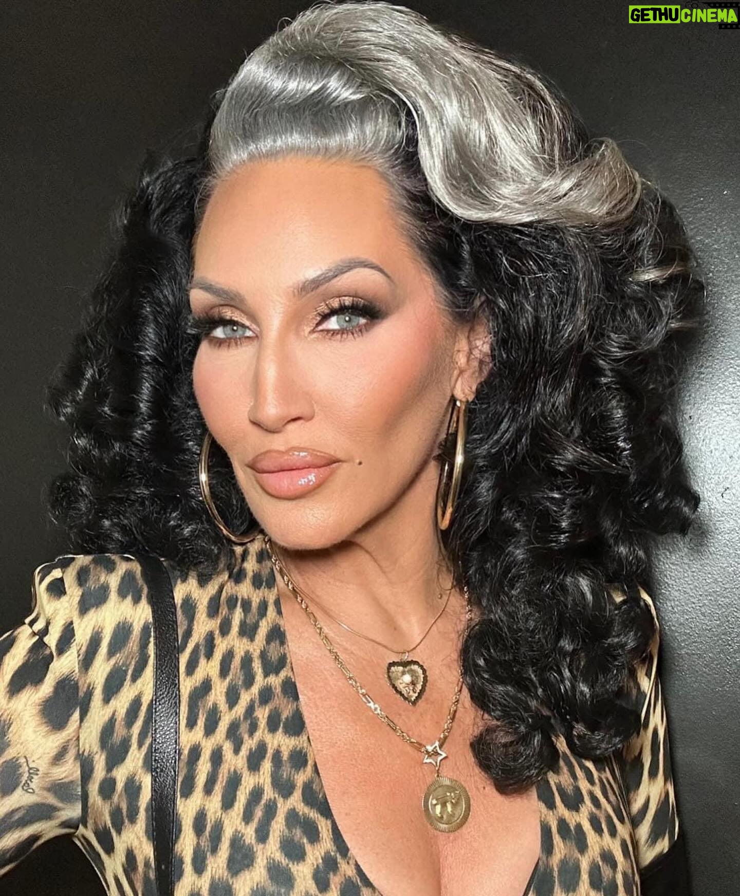 Nicole Faulkner Instagram - Sheeeeesh!! 🔥🥹 @michellevisage face is my playground truly lol Makeup by me Hair by @hisvintagetouch #dragrace