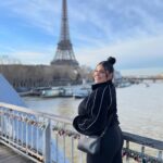 Nicole Faulkner Instagram - Valentine’s Day in Paris 🇫🇷 💕 🥐