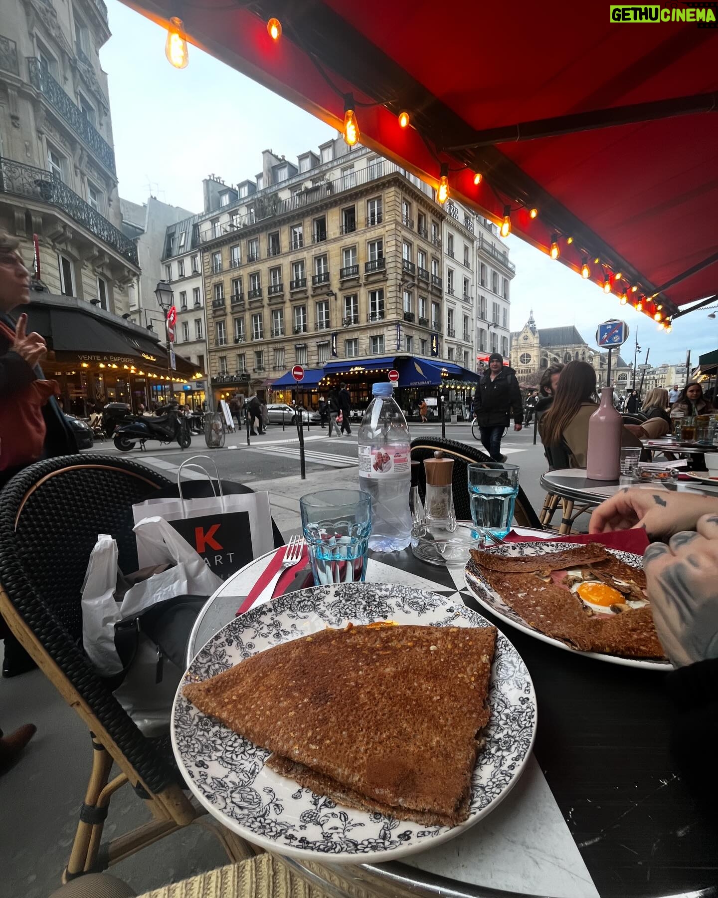 Nicole Faulkner - 13.9K Likes - Valentine’s Day in Paris 🇫🇷 💕 🥐