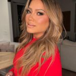 Nicole Faulkner Instagram – Bronzey glam on @jessicaburciaga last night ✨😍