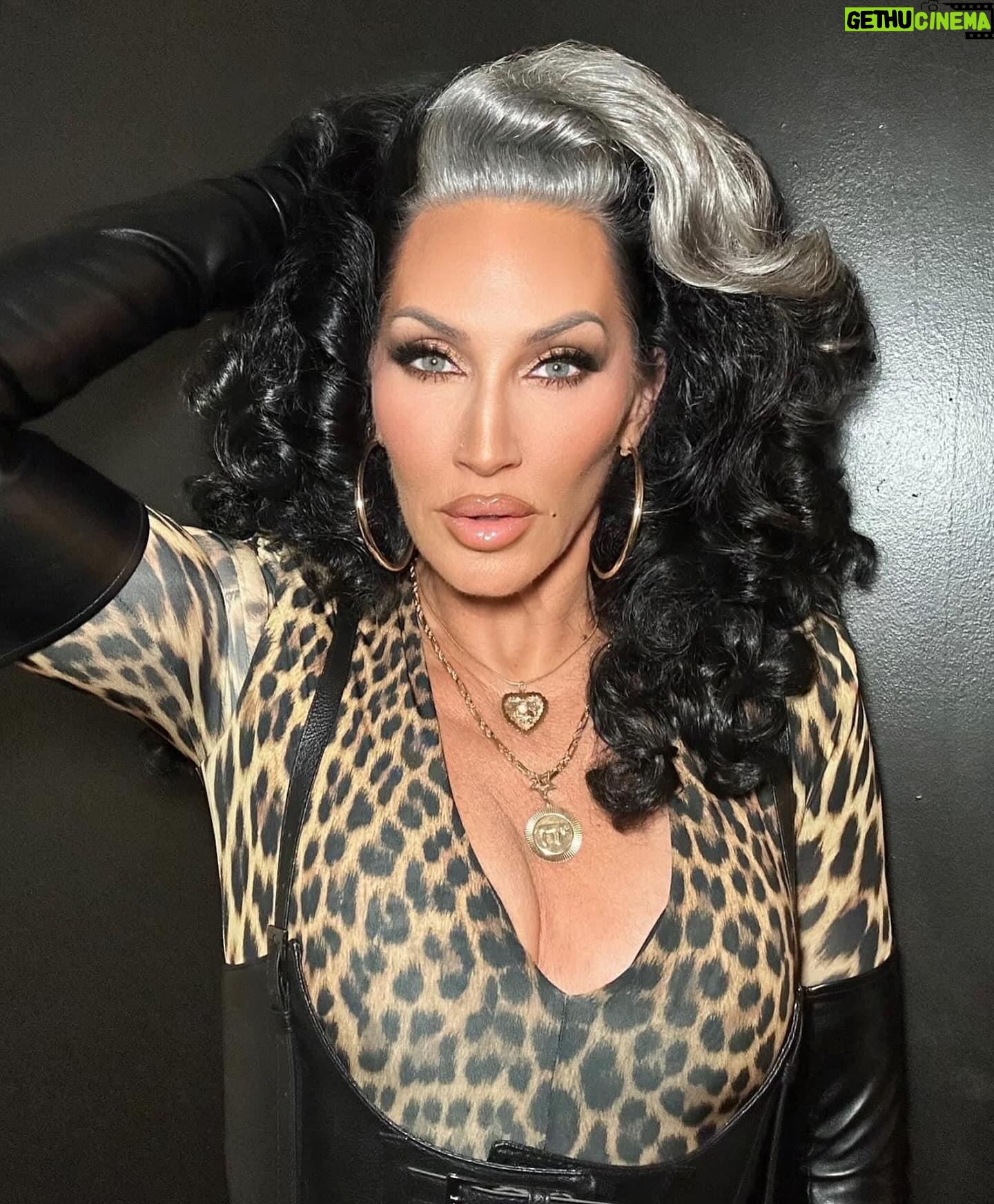 Nicole Faulkner Instagram - Sheeeeesh!! 🔥🥹 @michellevisage face is my playground truly lol Makeup by me Hair by @hisvintagetouch #dragrace