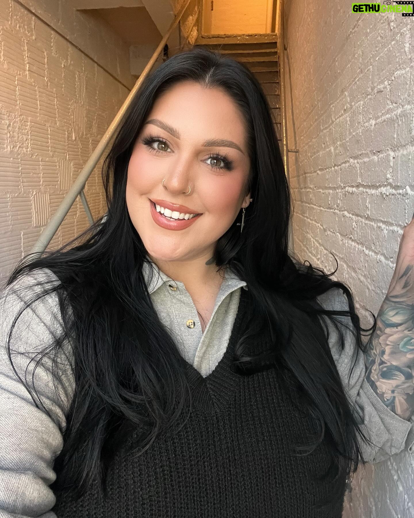 Nicole Faulkner Instagram - Sometimes you just need a fresh haircut and some good window lighting.