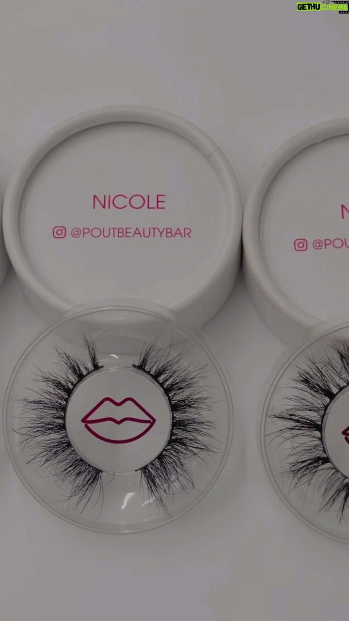 Nicole Faulkner Instagram - *Everything 50% off a free gift w/ every purchase! Black Friday sale starts tomorrow!* link in bio #blackfridaysale #blackfridaydeals #halfoffsale #eyelashes #makeupoftheday