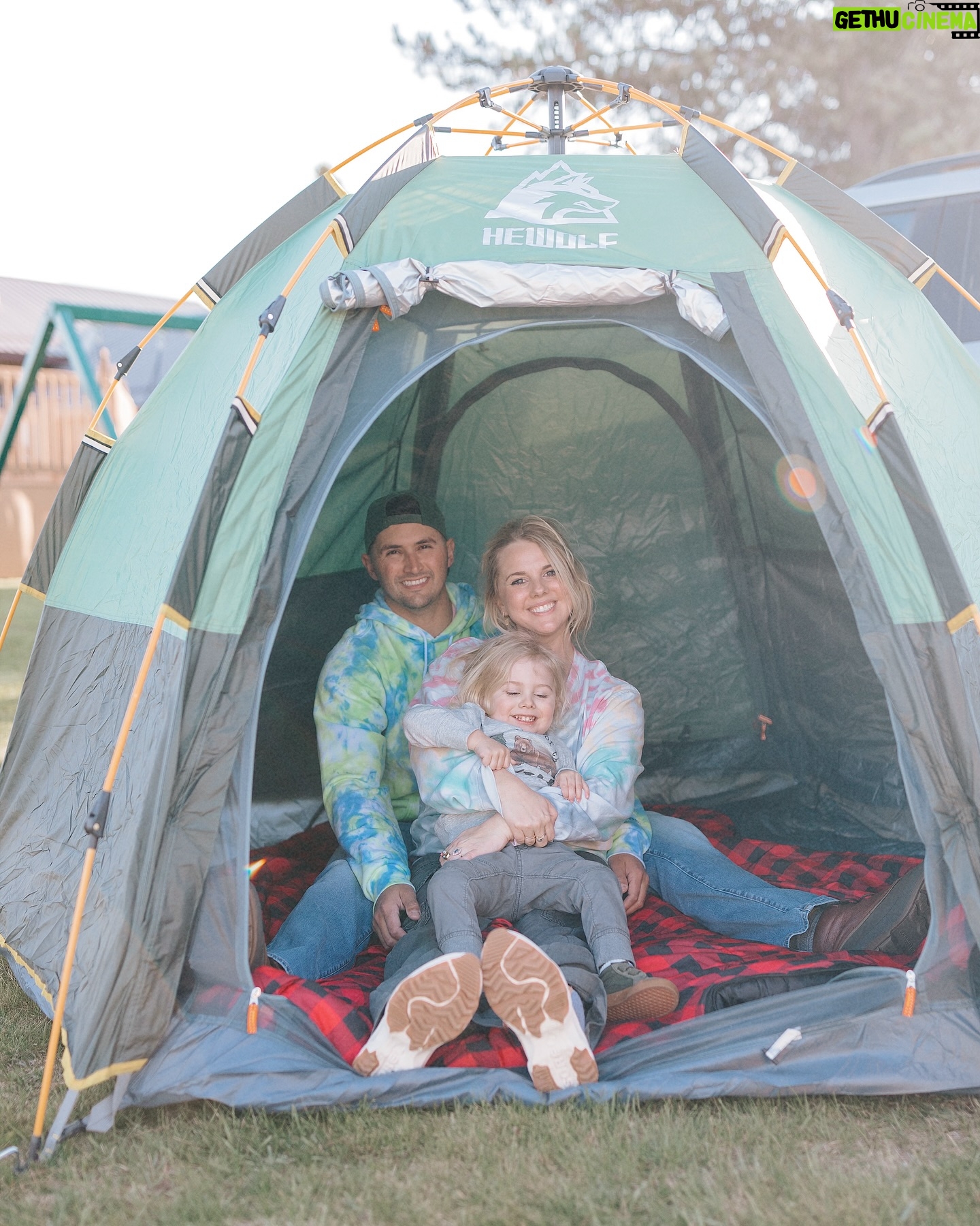 Nicole Franzel Instagram - had an amazing “off the grid” weekend with my whole family 🤍! Camped, pickle balled, relaxed, farmers marketed, and s’mored the days away. 🌞🌊🦋 What were you up to?! 🥰 May we never forget that freedom isn’t free 🇺🇸
