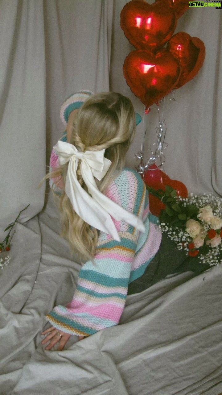 Nicole Franzel Instagram - “Because you’re a girl” is something that’s been said to me since I was on the playground throwing a football with the boys. Why do I have to sit out? Why can’t I play? That’s the answer. Then in grade school, then high school, & college then in my nursing career “why do we get paid less?” and most definitely in my reality TV career. Being a girl is the best damn thing and don’t you let them forget it. We hold so much love and ability in our hearts and bodies and we are literally capable of doing ANYTHING. When we stick together we are invincible. Happy galentines day lovers ❤️ A POSITIVE POST ABOUT WOMEN IS NOT A NEGATIVE POST ABOUT MEN.
