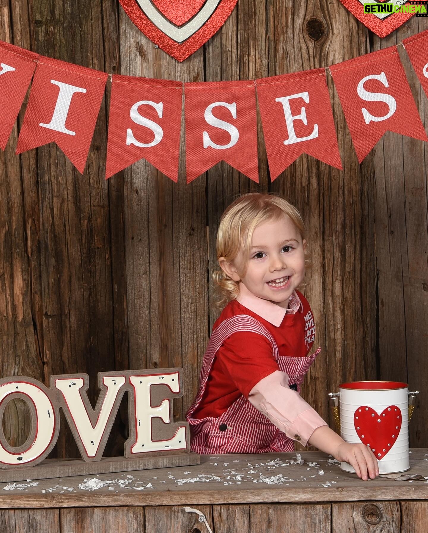 Nicole Franzel Instagram - & to think, I get these kisses for free 🥰! my cutest valentine 😍.