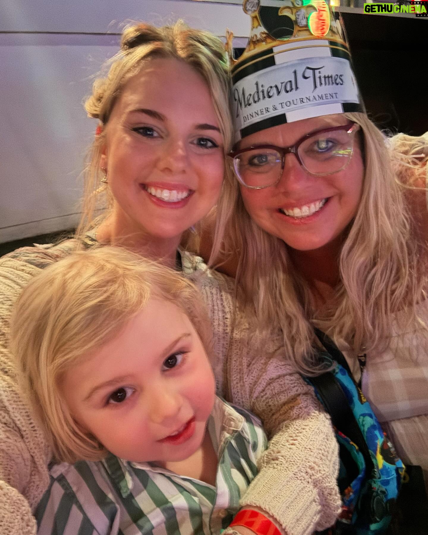 Nicole Franzel Instagram - Typical tourist things with a dinner show! π Have you been to one?! We went to medieval times. I was really happy with how healthy and happy the horses seemed. Iβm a hard critic and they passed. βΊοΈ The show was more about their natural beauty than them being used as a prop ππΌ Arrow loved it and let us know which one to try next year!