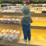 Nicole Franzel Instagram - I’m not joking when I say arrow has as much fun going to the grocery store as he does Disney world. For that I believe I’m doing a good job making the small things big. Traveling the world or playing outside barefoot, there’s really no difference to me 🩷