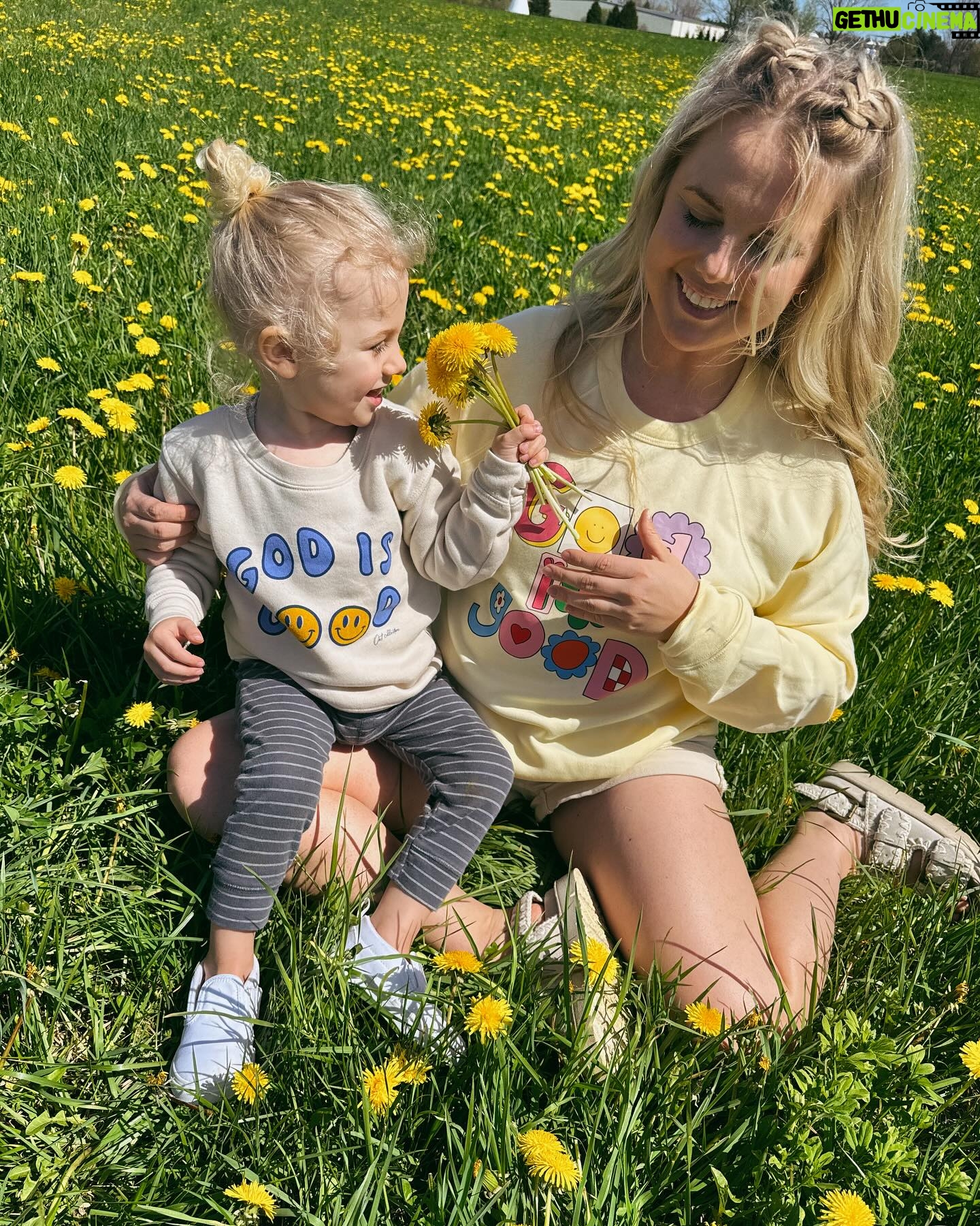 Nicole Franzel Instagram - God is good! 💛 check out the sweatshirt I personally designed (the yellow one I’m wearing)!! 😊 It’s so comfy and has the best message! Linked in photo! It’s one of a kind original design! Order yours now! 🥰 thanks for shopping small it means a lot to my heart! #GodisGood