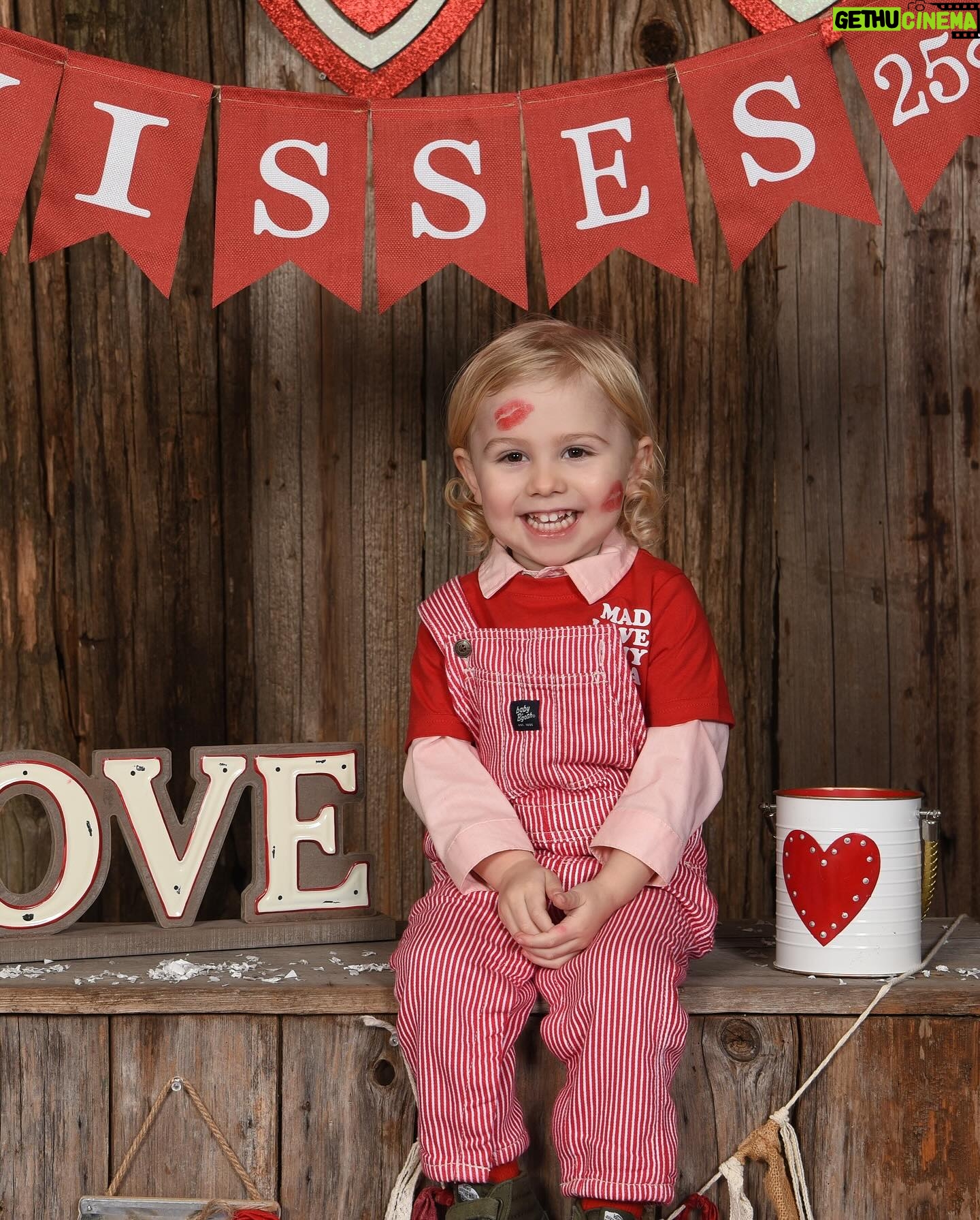 Nicole Franzel Instagram - & to think, I get these kisses for free 🥰! my cutest valentine 😍.