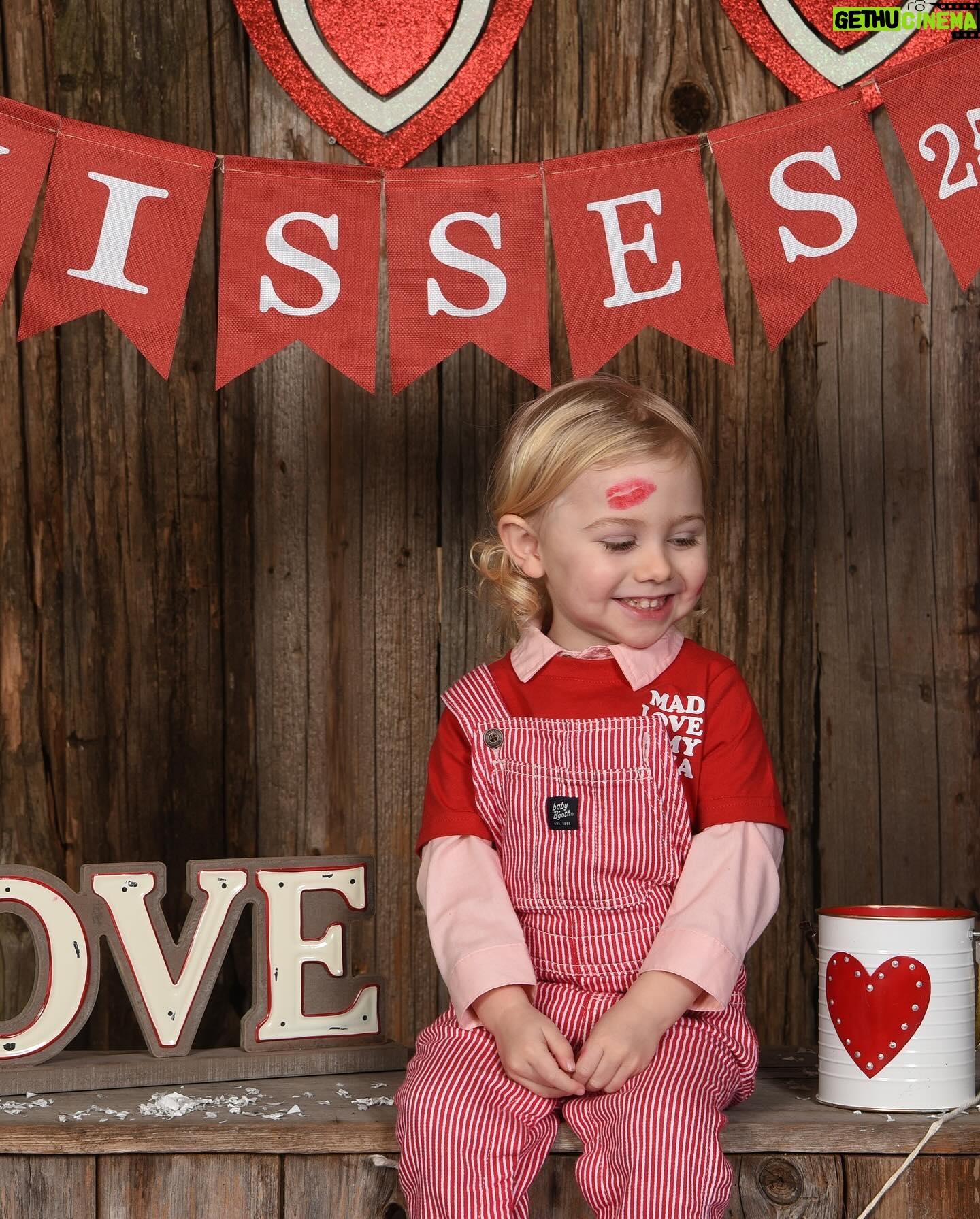 Nicole Franzel Instagram - & to think, I get these kisses for free 🥰! my cutest valentine 😍.