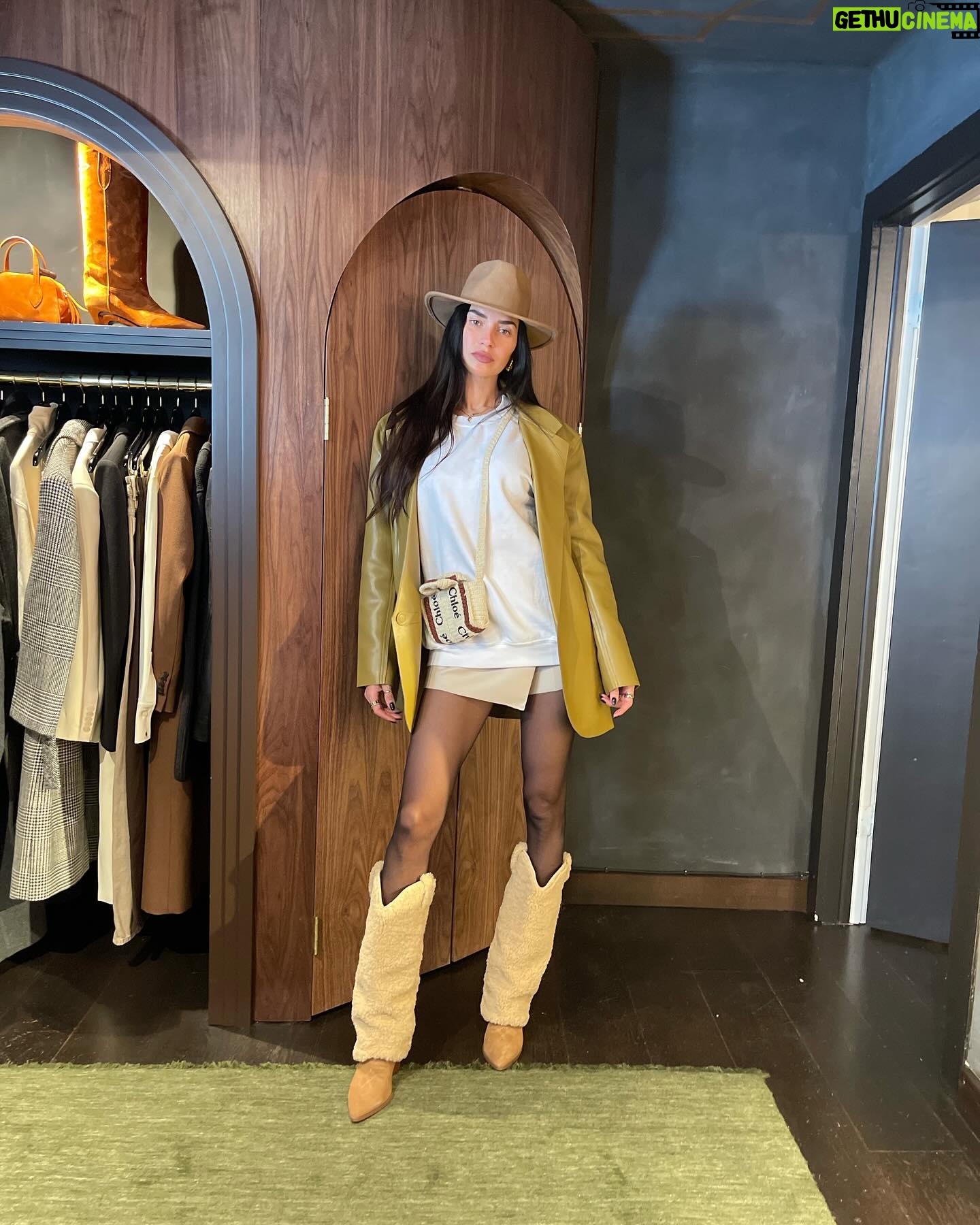 Nicole Lynn Williams Instagram - One of my favorite looks from Aspen! 🤠