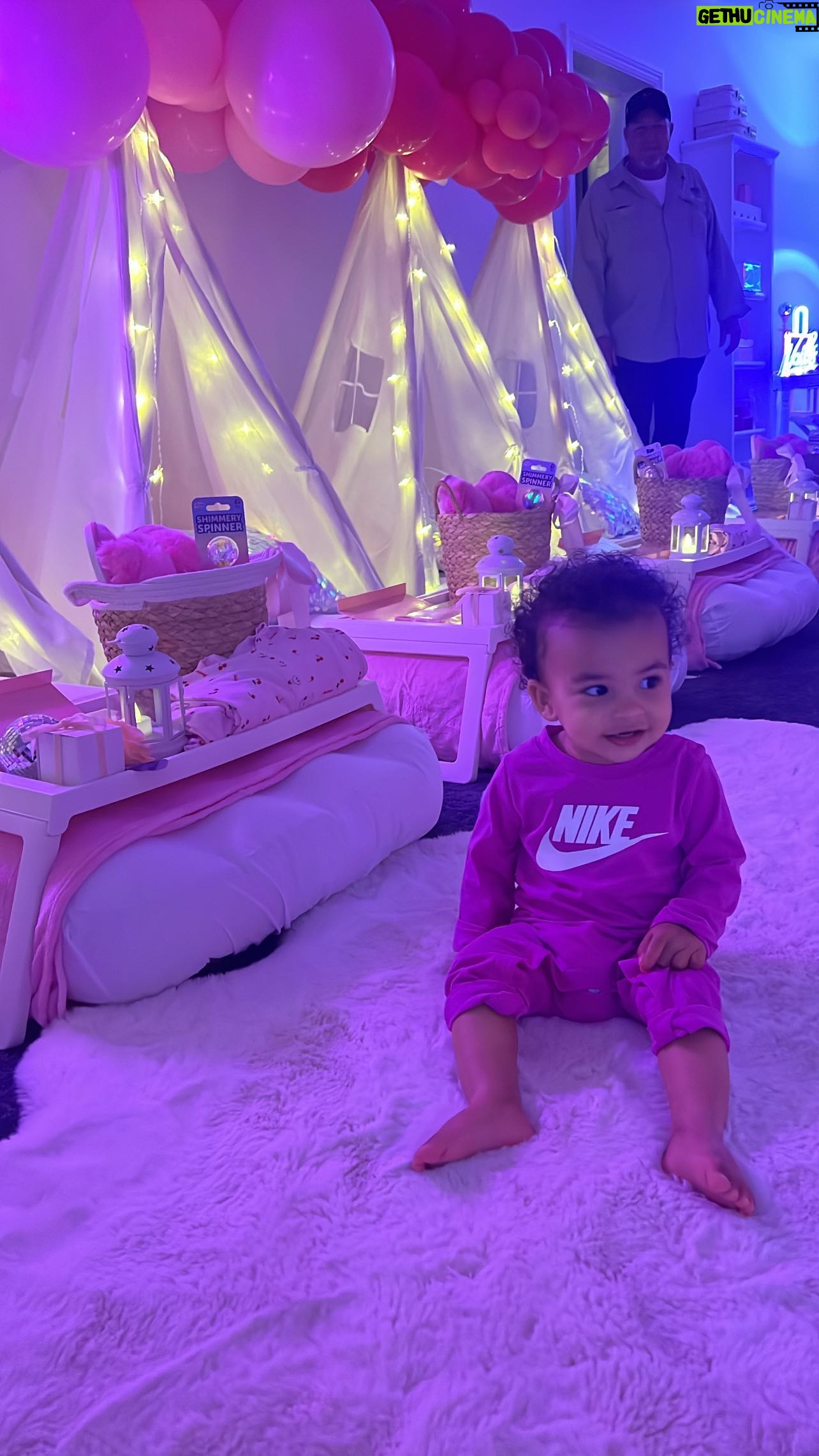 Nicole Lynn Williams Instagram - We transformed our basement into the ultimate girls slumber party for Bellaโs 10th bday. It turned out so cute! ๐๐๐ธ Thanks for helping me pull this off! @craft_.and._play @the.poshparty.studio !! ๐ซถ๐ผ Bags and Customization Goodies: @skims @stoneyclover @brodenim @slipsilkpillowcase @tajacollection