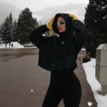 Nicole Lynn Williams Instagram - Are you team winter or summer? I LOVE the snow! Probably because I grew up that way and it feels more like home. @alo