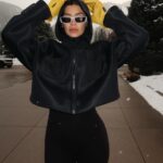 Nicole Lynn Williams Instagram - Are you team winter or summer? I LOVE the snow! Probably because I grew up that way and it feels more like home. @alo