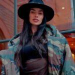 Nicole Lynn Williams Instagram - Wore my sleeping bag 🤠❄️