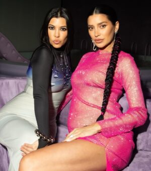 Nicole Lynn Williams Instagram - Happy bday to a real one! I love you @kourtneykardash I hope you have the best day! 🎈🎈🎈🎈