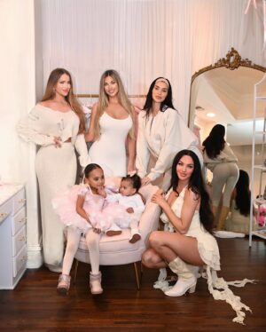 Nicole Lynn Williams Instagram - The sweetest birthday party for the sweetest birthday girl!! @dovealayah We love you so much! 🎀🩰💕