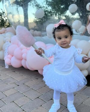 Nicole Lynn Williams Instagram - The sweetest birthday party for the sweetest birthday girl!! @dovealayah We love you so much! 🎀🩰💕