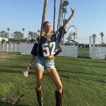 Nicole Lynn Williams Instagram - Back like I never left 🎡🌸✌🏼 #coachella #festival #52 Custom hubby jersey @frankiecollective