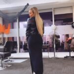 Nicole Moreno Instagram - Amooooo jugar con mis look y con @fh_extensiones me permite hacerlo!. Ya que es cabello 100% virgen las invito a visitarlas para que te sientas una mujer empoderada y guapa🤍 Atrévete y has un cambio 🫶