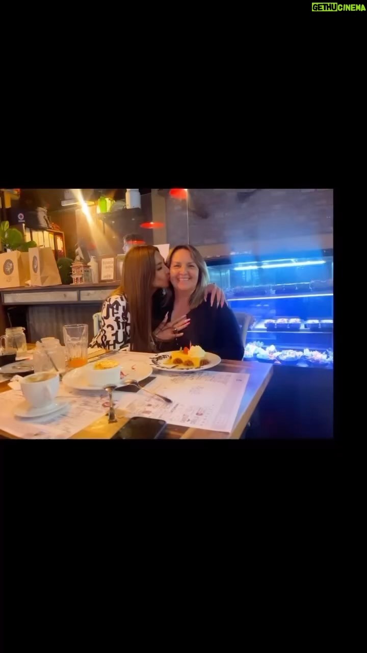 Nicole Moreno Instagram - Feliz cumpleaños mamita hermosa mía 🤍💫 Te re Amo 🥰 Gracias por darme la vida. Que la verdad quería nacer y disfrutar esta hermosa vida 🤍 @mariaangelica.mor