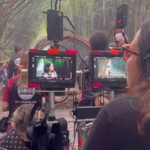 Nicole Orsini Instagram - terminou o episódio e ainda estou sem palavras… muito louco pensar em tudo que eu vivi até aqui com o DPA, foram 7 anos de muito aprendizado, comprometimento, diversão , amizades e experiências incríveis que vou levar pro resto da vida! foram 10 temporadas, dois filmes, três spin offs, peça, feitos com toda minha entrega, de corpo e alma. Berê vai ficar pra sempre marcada no meu coração!
assim como todas as experiências vividas nessa jornada e todas as pessoas especiais que encontrei! só gratidão a todos vocês e a toda equipe do @mundogloob e @conspiracaofilmes por acreditarem em mim e no meu potencial desde o início, com um obrigada a especial a @vivijundi , a @costaflavia e a @flavialinsesilvaescritora por criarem, me selecionarem e darem forma pra minha Berê! serei eternamente grata a vocês 🥹 e não poderia deixar de agradecer a minha mãe que me acompanhou todos os dias por esses anos, me dando todo apoio desde o início de tudo, ela que abdicou de tanta coisa pra que eu pudesse ir atrás do meu sonho. mãe, @paula_orsini sem você nada disso seria possível! me “despeço” com um coração quentinho sabendo que vocês ainda vão ver muito minha feiticeira por aí! tem acampamento de magia pra jovens bruxos estreando hoje no Gloob, uma turnê linda de @dpaapeca vindo por aí no segundo semestre, e muito mais novidades que eu ainda não posso revelar 🌟 

afinal, é uma tolice dizer tchau pra berenice 😉