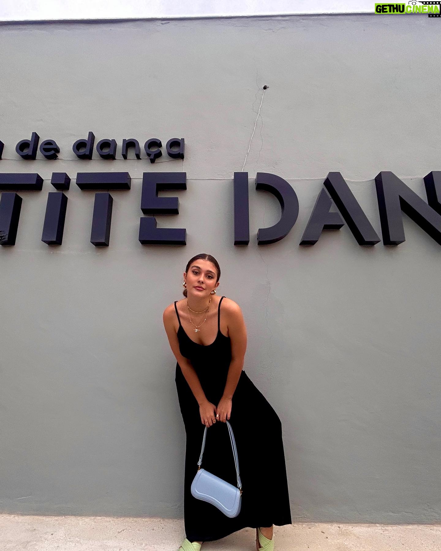 Nicole Orsini Instagram - ootd com minha bolsa liinda @jwpei_official pra ir na minha aula de dança na @petitedanse 🩵✨ #jwpei cupom de desconto de 12%: BR23NICOLE look 👗 @deliriyou