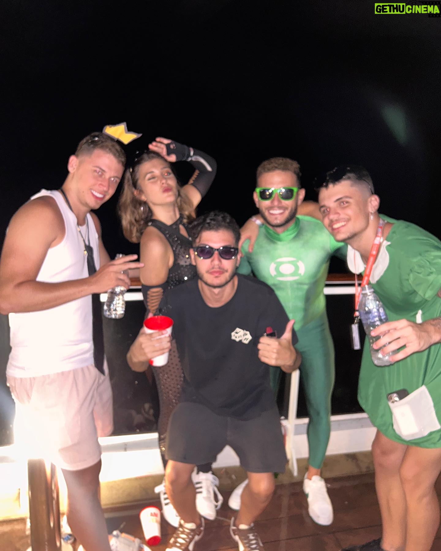 Nicole Orsini Instagram - só pq eu ainda não superei. @sotrackboa @naviostb2025 @promoacaooficial 🖤