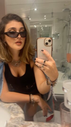 Nicole Orsini Instagram - who’s that? pronta pro primeiro dia de festa temática  @navionumaniceoficial 🖤✨
