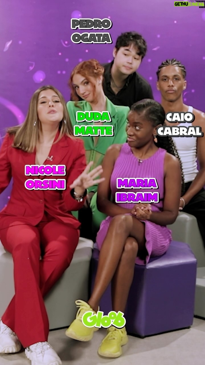 Nicole Orsini Instagram - Jovens bruxos, trouxe o elenco de #AcampamentoDeMagia 🪄 pra responder algumas perguntinhas sobre ✨Quem é mais provável ✨ Bora conferir? 👀