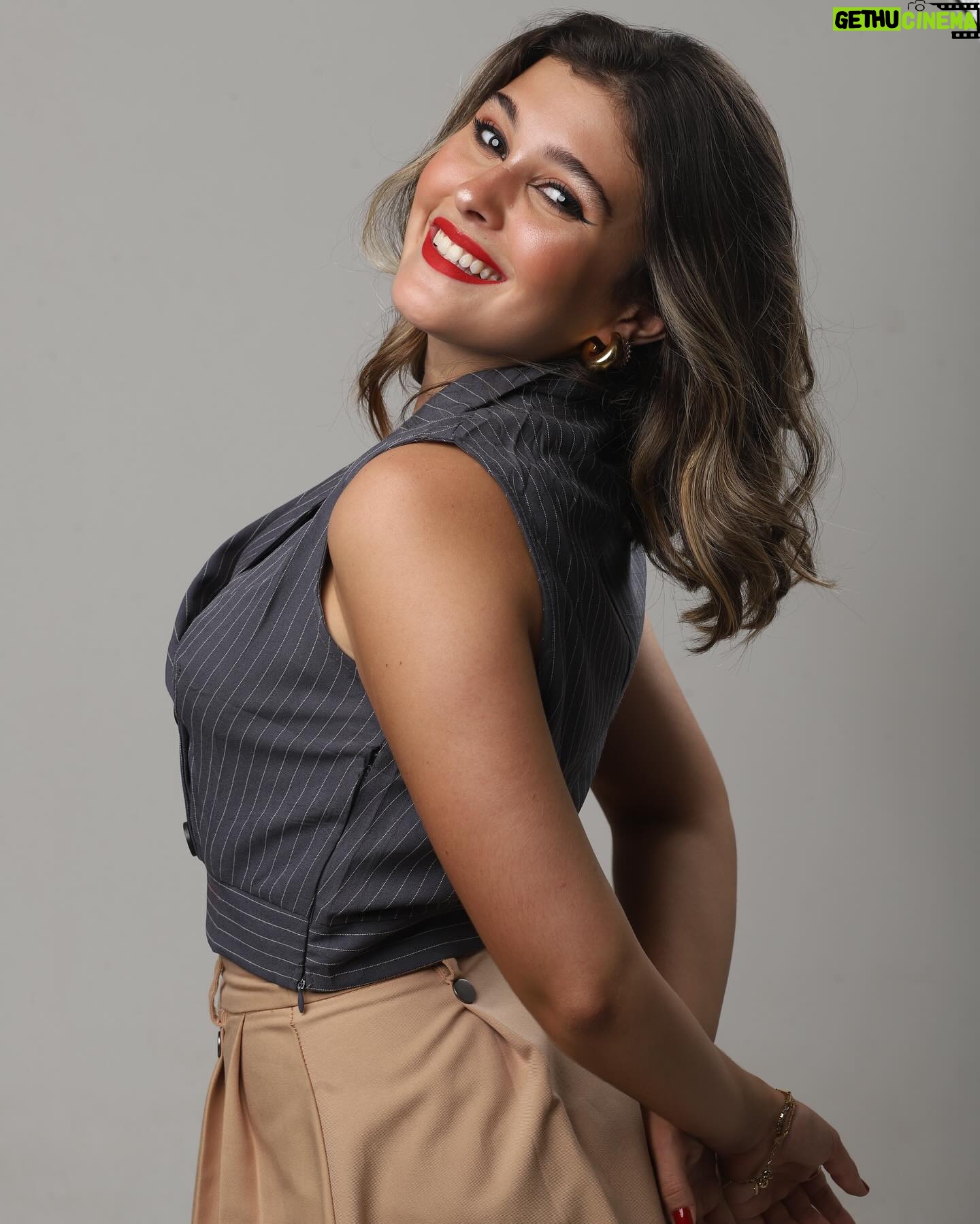 Nicole Orsini Instagram - não sei pq eu demorei tanto pra postar esse ensaio, mas enfim. boa semana pra gente ❤️🔥