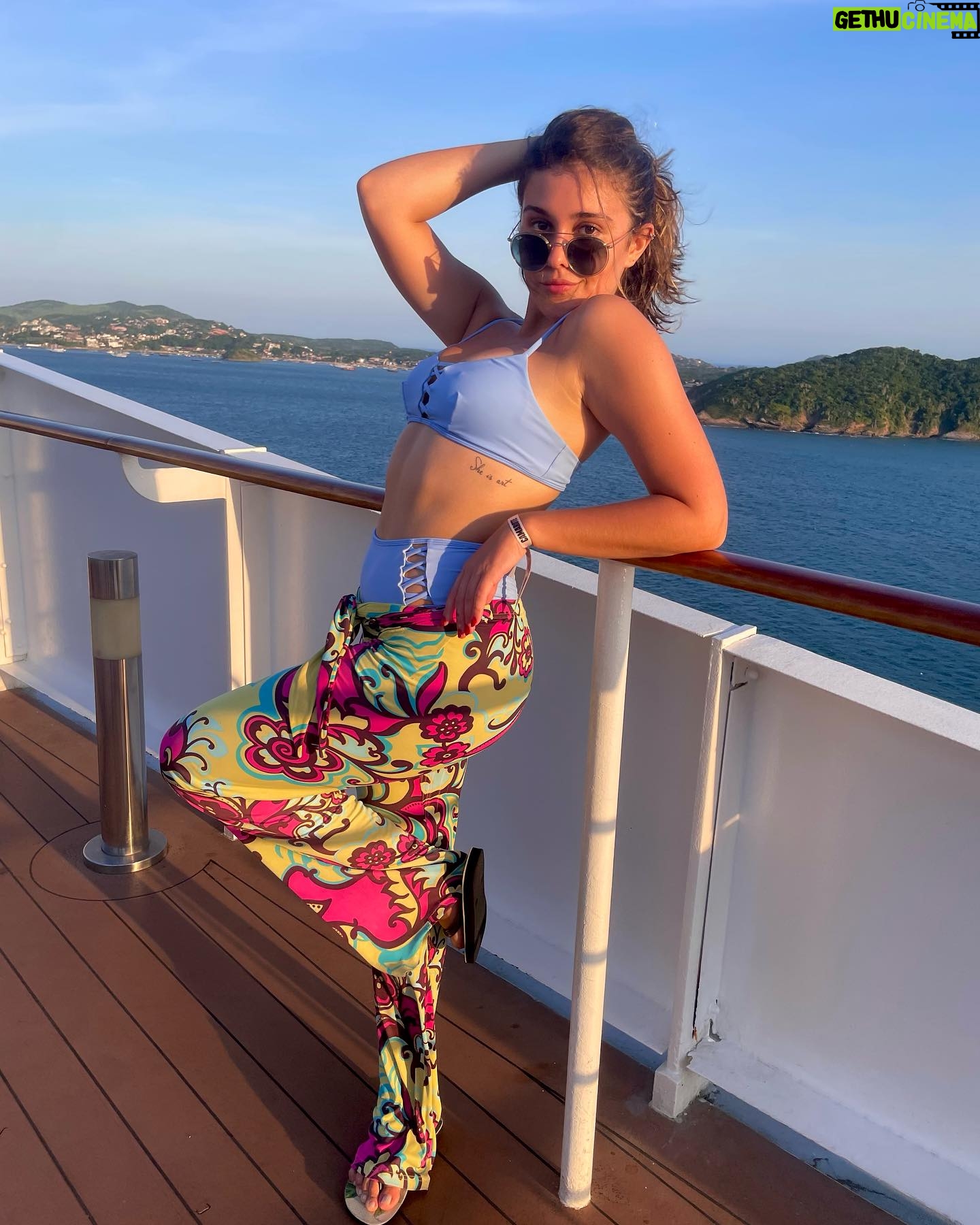 Nicole Orsini Instagram - free my mind 💫 biquíni @junglesociety