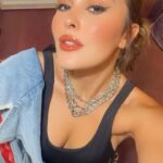 Nicole Orsini Instagram - é 2024, te desafio a trazer um mês melhor que março pra mim 🩵 (🤞🏻🤞🏻🤞🏻)