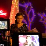Nicole Orsini Instagram - terminou o episódio e ainda estou sem palavras… muito louco pensar em tudo que eu vivi até aqui com o DPA, foram 7 anos de muito aprendizado, comprometimento, diversão , amizades e experiências incríveis que vou levar pro resto da vida! foram 10 temporadas, dois filmes, três spin offs, peça, feitos com toda minha entrega, de corpo e alma. Berê vai ficar pra sempre marcada no meu coração! assim como todas as experiências vividas nessa jornada e todas as pessoas especiais que encontrei! só gratidão a todos vocês e a toda equipe do @mundogloob e @conspiracaofilmes por acreditarem em mim e no meu potencial desde o início, com um obrigada a especial a @vivijundi , a @costaflavia e a @flavialinsesilvaescritora por criarem, me selecionarem e darem forma pra minha Berê! serei eternamente grata a vocês 🥹 e não poderia deixar de agradecer a minha mãe que me acompanhou todos os dias por esses anos, me dando todo apoio desde o início de tudo, ela que abdicou de tanta coisa pra que eu pudesse ir atrás do meu sonho. mãe, @paula_orsini sem você nada disso seria possível! me “despeço” com um coração quentinho sabendo que vocês ainda vão ver muito minha feiticeira por aí! tem acampamento de magia pra jovens bruxos estreando hoje no Gloob, uma turnê linda de @dpaapeca vindo por aí no segundo semestre, e muito mais novidades que eu ainda não posso revelar 🌟 afinal, é uma tolice dizer tchau pra berenice 😉