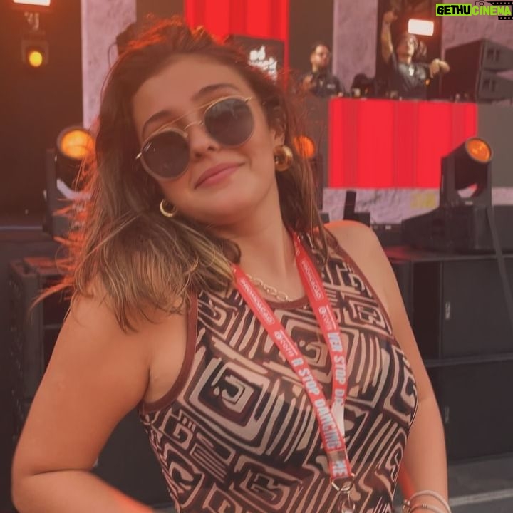 Nicole Orsini Instagram - é 2024, te desafio a trazer um mês melhor que março pra mim 🩵 (🤞🏻🤞🏻🤞🏻)