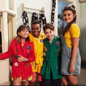 Nicole Orsini Instagram - terminou o episódio e ainda estou sem palavras… muito louco pensar em tudo que eu vivi até aqui com o DPA, foram 7 anos de muito aprendizado, comprometimento, diversão , amizades e experiências incríveis que vou levar pro resto da vida! foram 10 temporadas, dois filmes, três spin offs, peça, feitos com toda minha entrega, de corpo e alma. Berê vai ficar pra sempre marcada no meu coração!
assim como todas as experiências vividas nessa jornada e todas as pessoas especiais que encontrei! só gratidão a todos vocês e a toda equipe do @mundogloob e @conspiracaofilmes por acreditarem em mim e no meu potencial desde o início, com um obrigada a especial a @vivijundi , a @costaflavia e a @flavialinsesilvaescritora por criarem, me selecionarem e darem forma pra minha Berê! serei eternamente grata a vocês 🥹 e não poderia deixar de agradecer a minha mãe que me acompanhou todos os dias por esses anos, me dando todo apoio desde o início de tudo, ela que abdicou de tanta coisa pra que eu pudesse ir atrás do meu sonho. mãe, @paula_orsini sem você nada disso seria possível! me “despeço” com um coração quentinho sabendo que vocês ainda vão ver muito minha feiticeira por aí! tem acampamento de magia pra jovens bruxos estreando hoje no Gloob, uma turnê linda de @dpaapeca vindo por aí no segundo semestre, e muito mais novidades que eu ainda não posso revelar 🌟 

afinal, é uma tolice dizer tchau pra berenice 😉