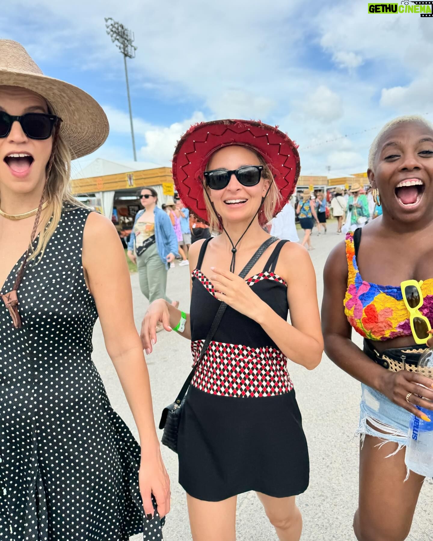 Nicole Richie Instagram - Feeling sore, dehydrated, and oh so grateful. Thank you Jazzfest 🦞🎷ðŸŽ