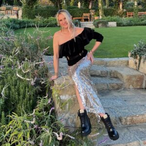 Nicollette Sheridan Instagram - Happy Boxing Day! ❤️
