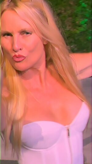 Nicollette Sheridan Instagram - Love Love Love and Joy always wins ❤️🎶❤️ 
#love
