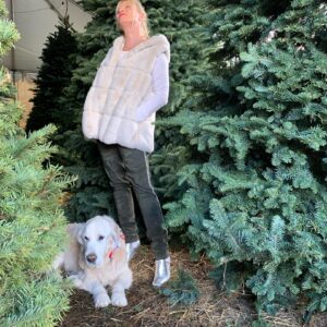 Nicollette Sheridan Instagram - Oliver found his tree and wouldn’t budge...damn he has good taste! ❤️🐶❤️🌲❤️ #Christmas #love #sundayfunday