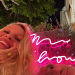 Nicollette Sheridan Instagram - Different points of view...keep things interesting! Love my dear friend @sjeffgreenstein 🥰 #mrchow