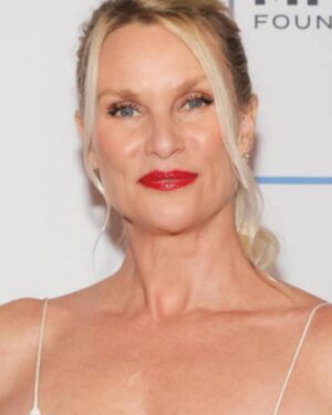 Nicollette Sheridan Instagram - My darling @k9_buda, Thank you for your courage and bravery and of course your love and dedication to your daddy and your country…I loved snuggling with you on the carpet before presenting your well deserved 2023 Military Hero Dog Award. I hope to relax and play ball with you one day…until then, be safe and know you are appreciated and loved! ❤️ @americanhumane @herodogawards @thebreakers