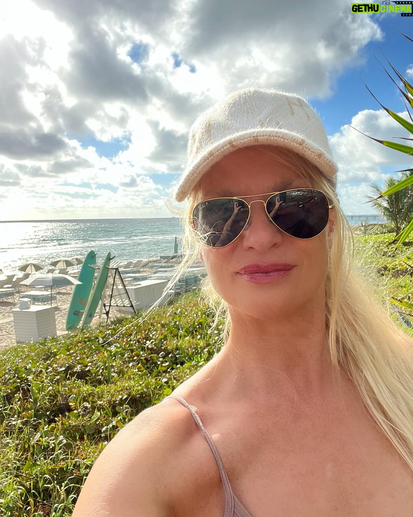 Nicollette Sheridan Instagram - Friday mood 🌤🌊🏄♀️