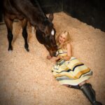 Nicollette Sheridan Instagram - Chillin’ with my pony... 🥰 #horse #equestrian #family