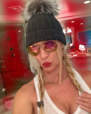 Nicollette Sheridan Instagram - Getting into character for my next project...the ultimate challenge of tackling unchartered territory… What could it be???? 😅
#exciting #creative #challenging #abandon #growth #hardwork #nothingsimpossible #facingfears #playful