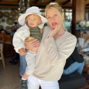 Nicollette Sheridan Instagram - Captivated by the sea! ❤️🐬🦀🐳