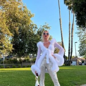 Nicollette Sheridan Instagram - Everyone kick your heels up! 👠 Happy Mother’s Day ❤️